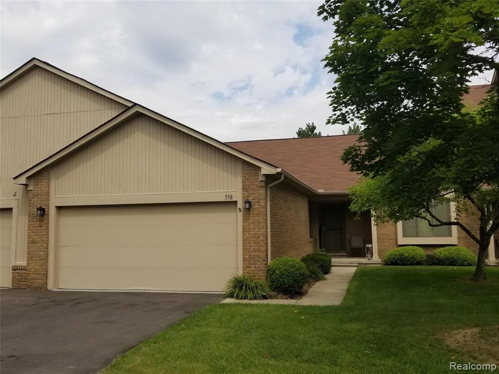 558 Tennyson, Unit 73 Rochester Hills, MI 48307 - Photo 2 of 19