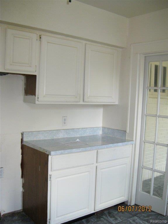 829 Barrington Road Grosse Pointe, MI 48230 - Photo 6 of 25 KITCHEN 2.JPG