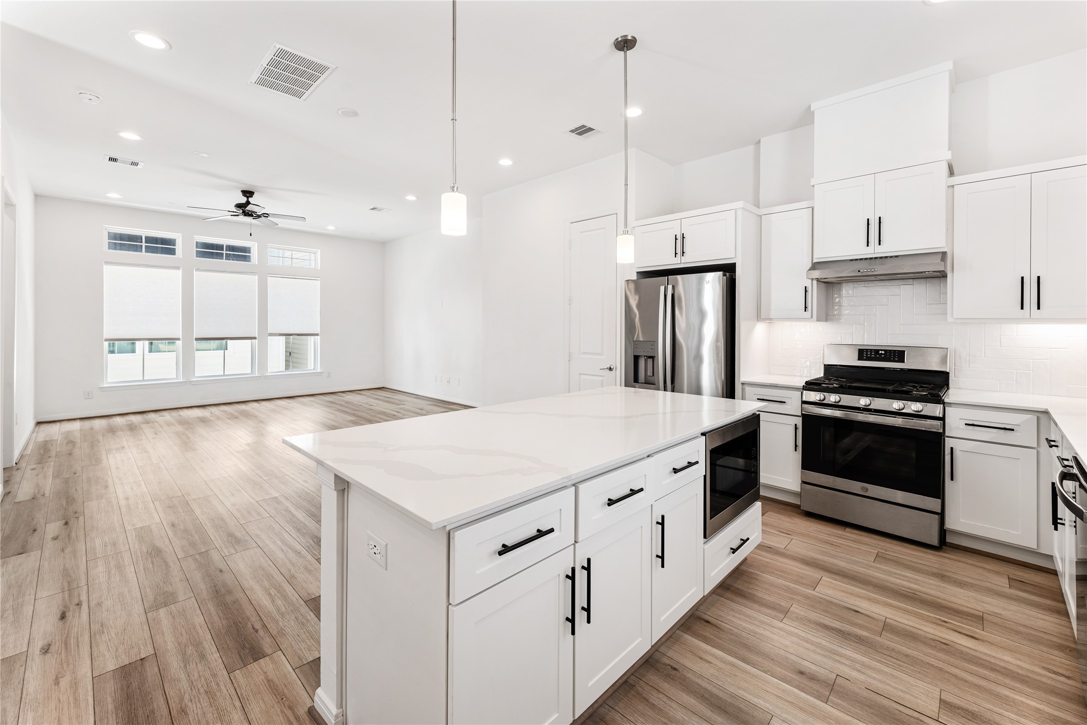 1526 Ojeman Road, Unit A Houston, TX 77055 - Photo 14 of 28