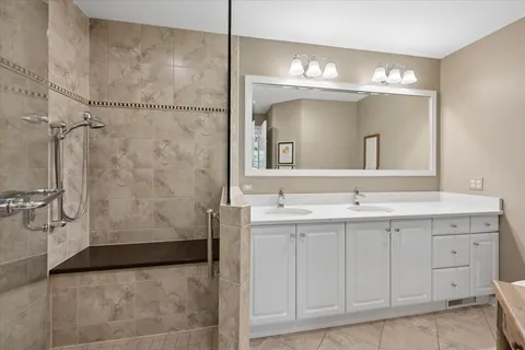 $575,000 | 3042 Lexington Lane, Unit 3R41, Glenview, IL 60026