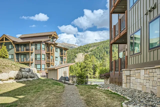 $950,000 | 75 Clearwater Way, Unit 302, Keystone, CO 80435