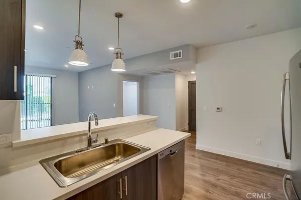 $2,300 | 6015 Woodman Avenue, Unit 206, Van Nuys, CA 91401