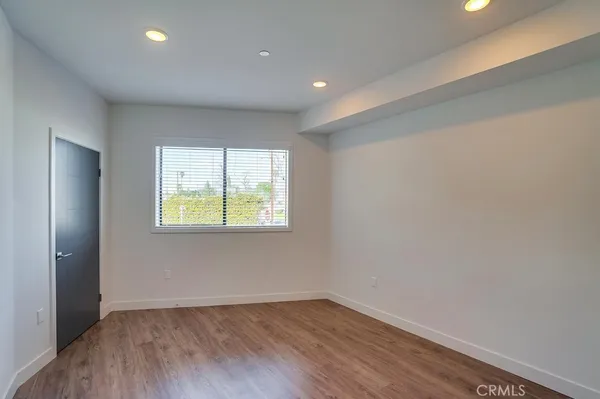 $2,300 | 6015 Woodman Avenue, Unit 206, Van Nuys, CA 91401