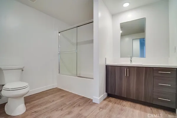 $2,300 | 6015 Woodman Avenue, Unit 206, Van Nuys, CA 91401
