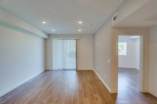 $2,300 | 6015 Woodman Avenue, Unit 206, Van Nuys, CA 91401