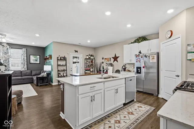 $369,500 | 3809 South Woodfield Drive, New Palestine, IN 46163