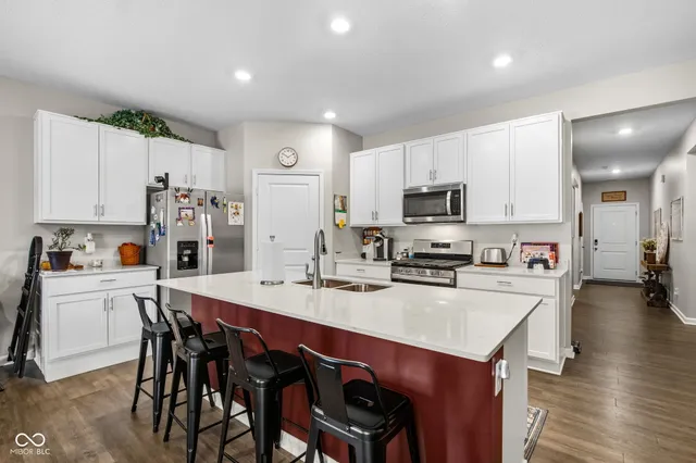 $369,500 | 3809 South Woodfield Drive, New Palestine, IN 46163