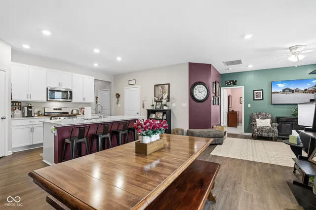 $369,500 | 3809 South Woodfield Drive, New Palestine, IN 46163