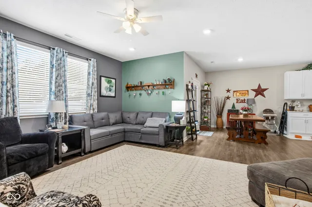 $369,500 | 3809 South Woodfield Drive, New Palestine, IN 46163