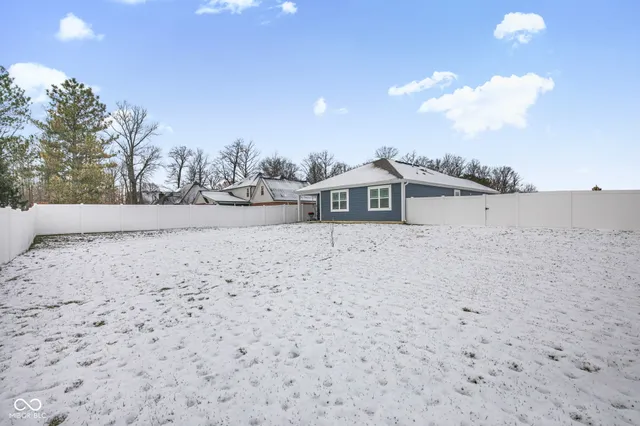 $369,500 | 3809 South Woodfield Drive, New Palestine, IN 46163