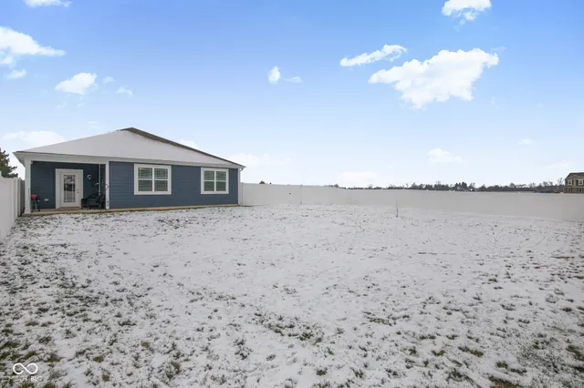 $369,500 | 3809 South Woodfield Drive, New Palestine, IN 46163