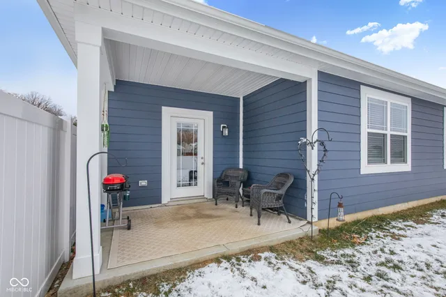 $369,500 | 3809 South Woodfield Drive, New Palestine, IN 46163