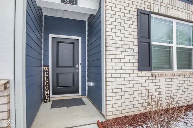 $369,500 | 3809 South Woodfield Drive, New Palestine, IN 46163