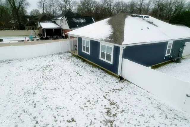 $369,500 | 3809 South Woodfield Drive, New Palestine, IN 46163