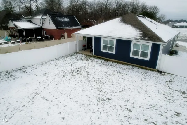 $369,500 | 3809 South Woodfield Drive, New Palestine, IN 46163