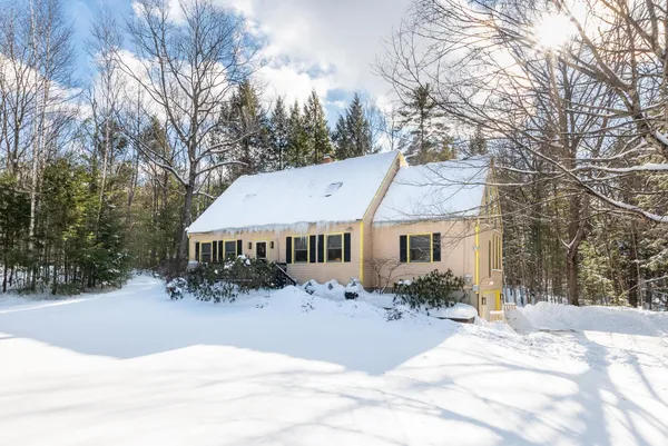 $750,000 | 490 Meredith Center Road, Laconia, NH 03246
