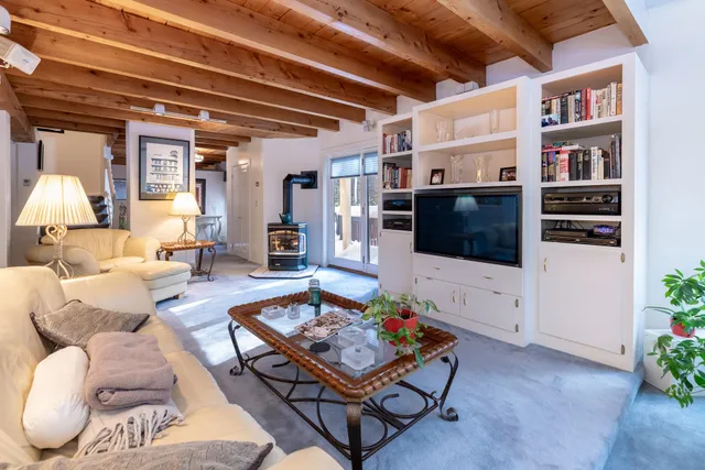 $750,000 | 490 Meredith Center Road, Laconia, NH 03246