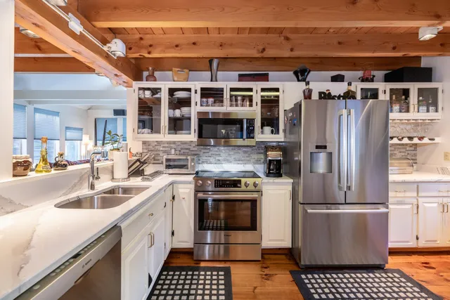 $750,000 | 490 Meredith Center Road, Laconia, NH 03246