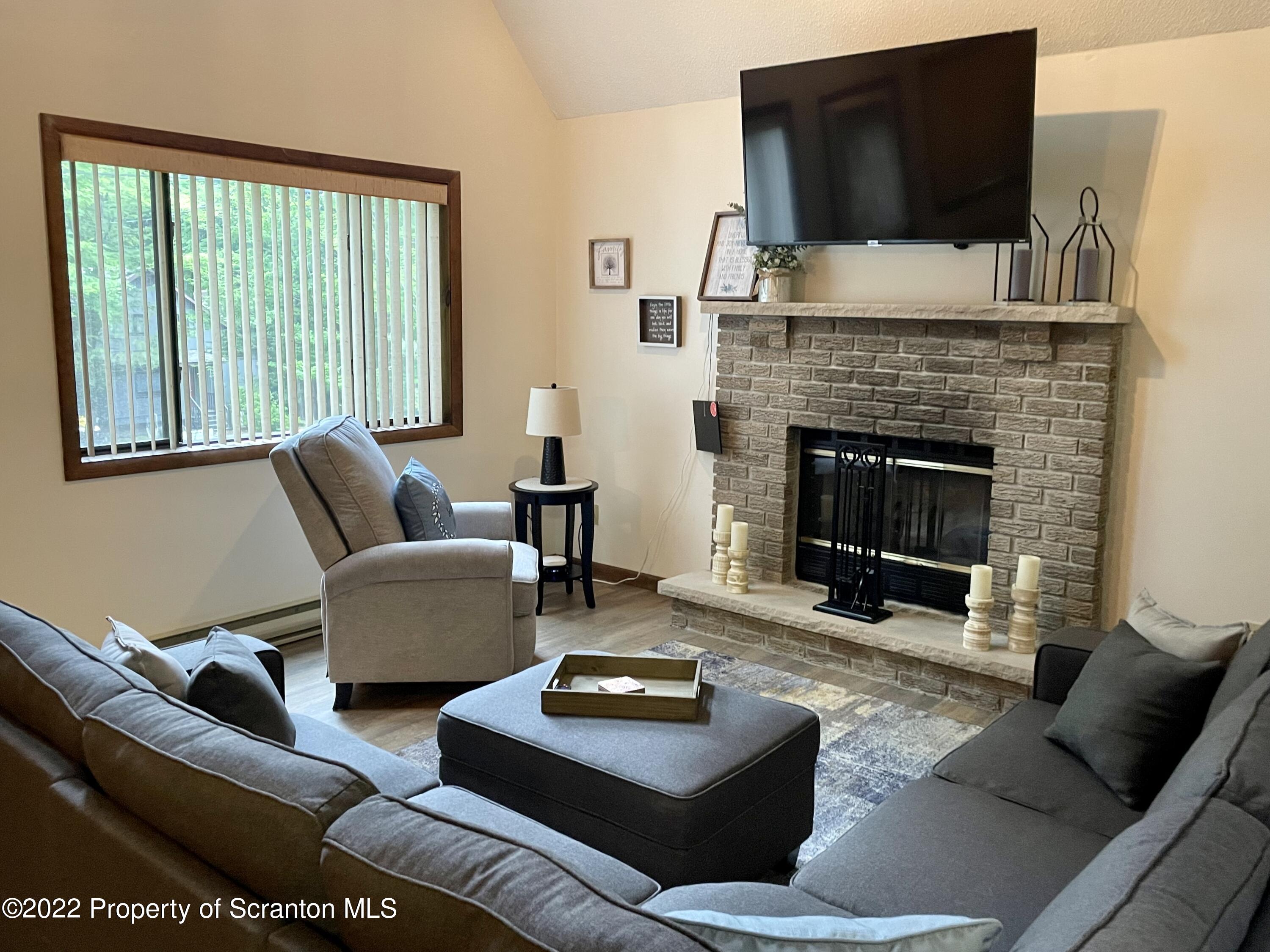 134 Ridgewood Circle, Unit 18436 Lake Ariel, PA 18436 - Photo 14 of 23 Living Room