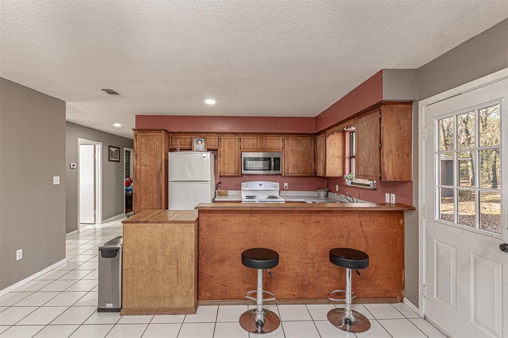 201 County Road 1399 Point, TX 75472 - Photo 9 of 39