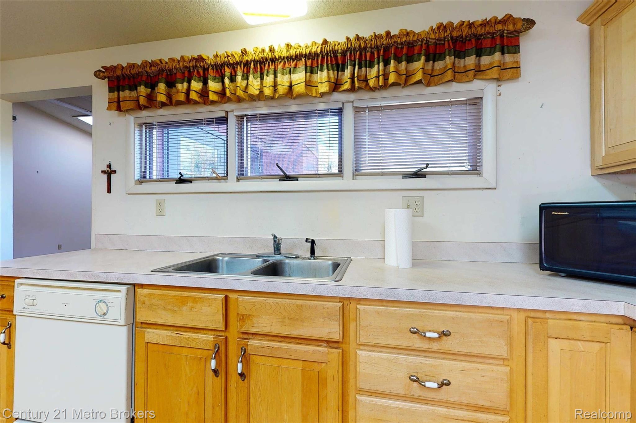 7475 East Atherton Road Davison, MI 48423 - Photo 9 of 50 7475-E-Atherton-Rd-7 Kitchen.jpg