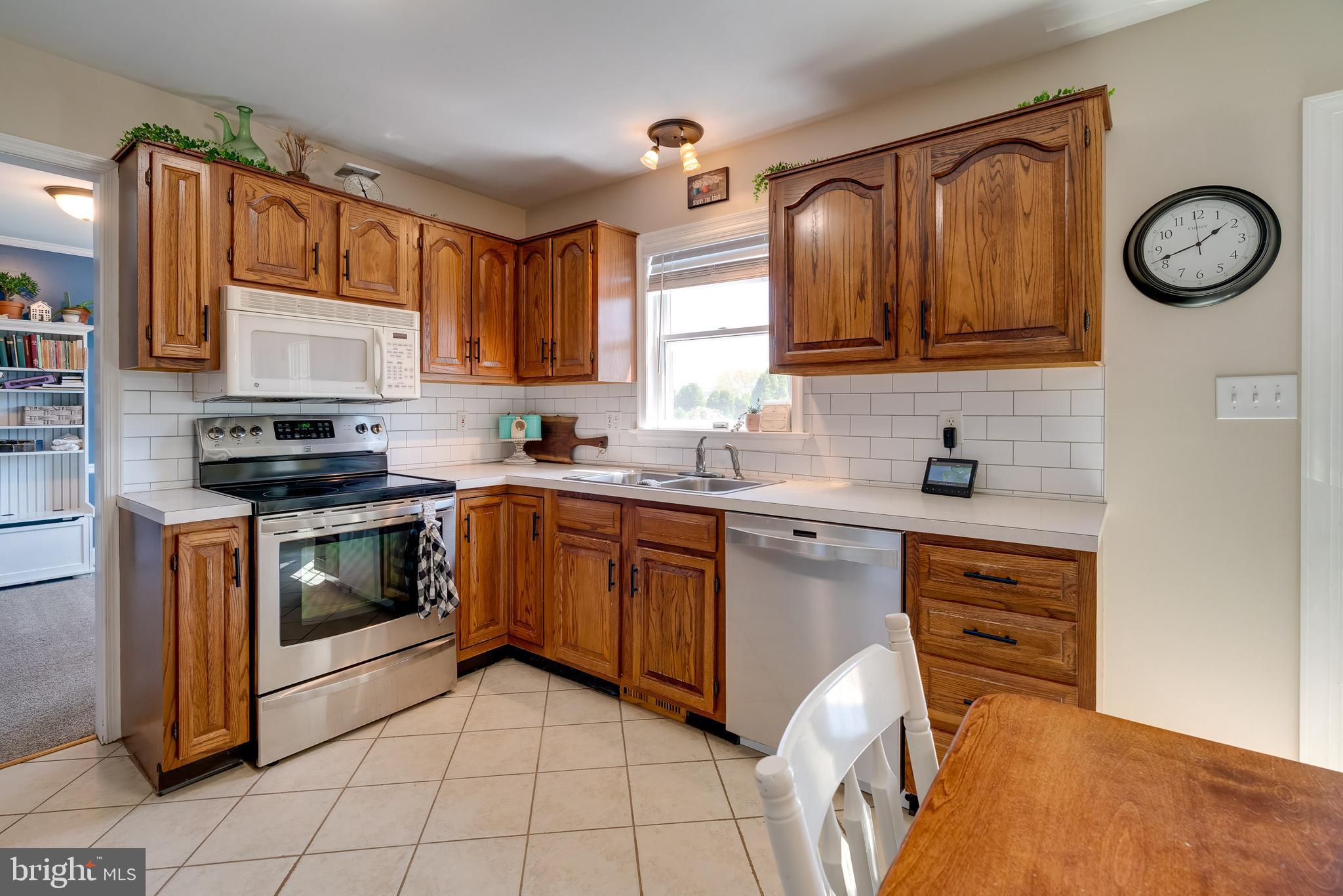 806 East Brubaker Valley Road Lititz, PA 17543 - Photo 10 of 40