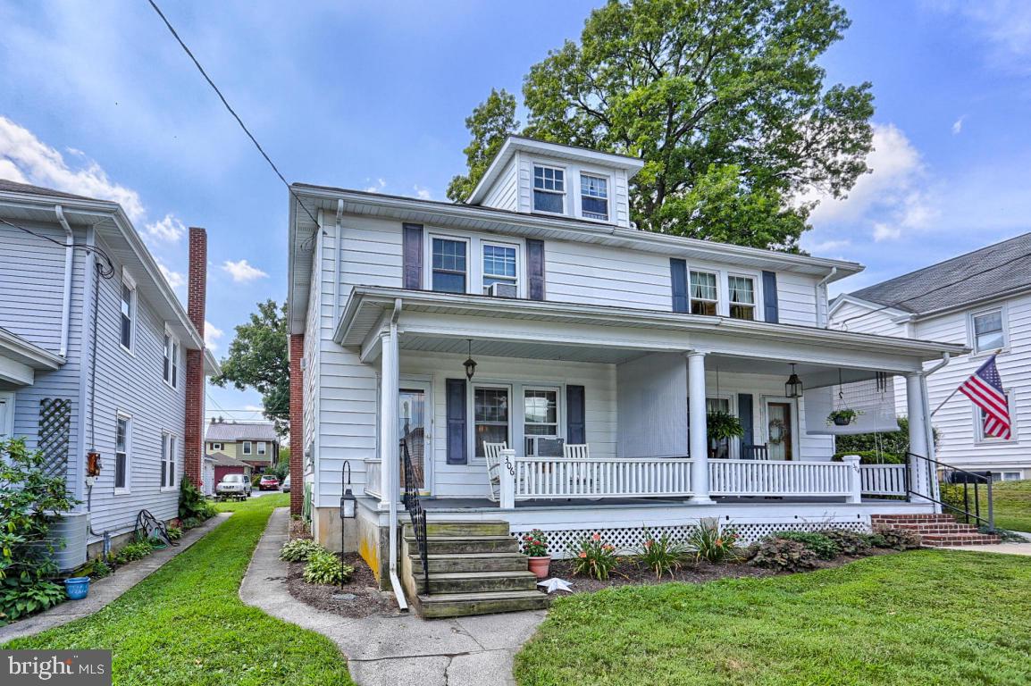306 East New Street Lititz, PA 17543 - Photo 1 of 31 a front view of a house with a yard