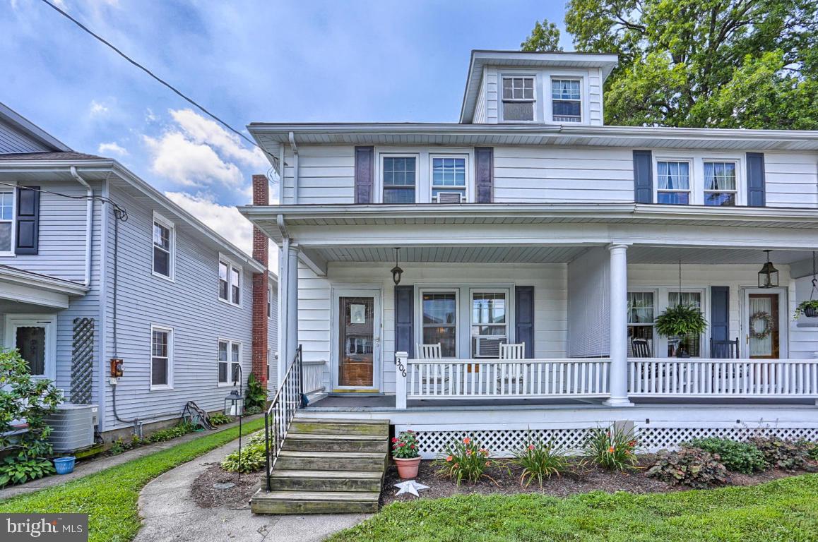 306 East New Street Lititz, PA 17543 - Photo 2 of 31 front view of a house with a yard
