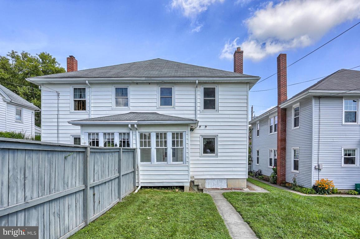 306 East New Street Lititz, PA 17543 - Photo 9 of 31 a front view of a house with a yard