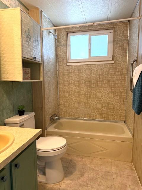 1400 Tully Road, Unit 37 Turlock, CA 95380 - Photo 27 of 36 Hall bathroom