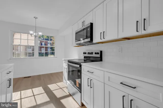 $2,950 | 4 Summit Green Court, Cockeysville, MD 21030