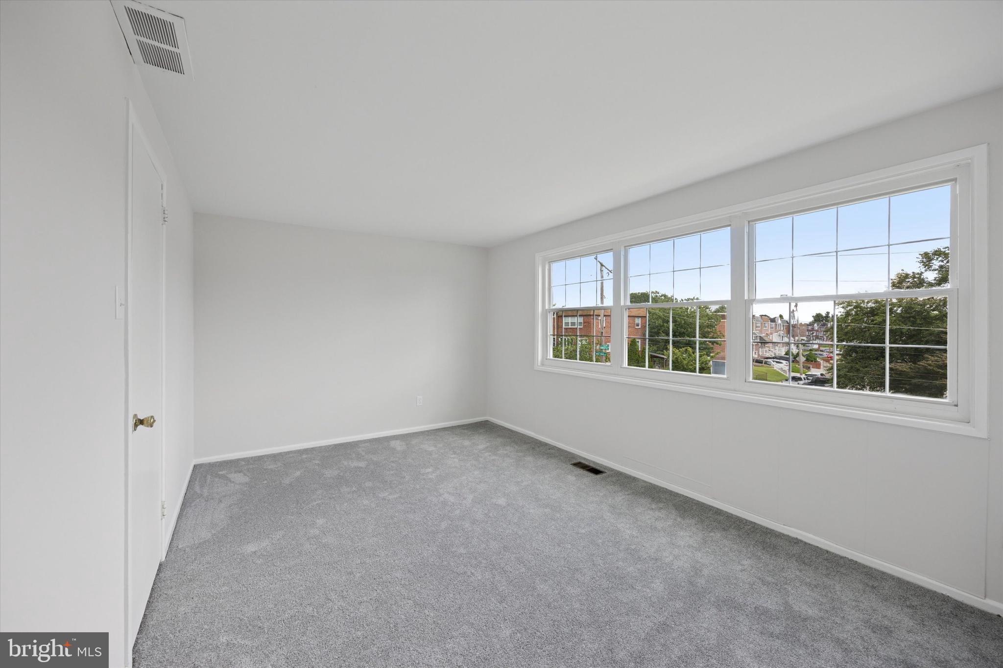 12136 Sweet Briar Road Philadelphia, PA 19154 - Photo 16 of 33 an empty room with a window