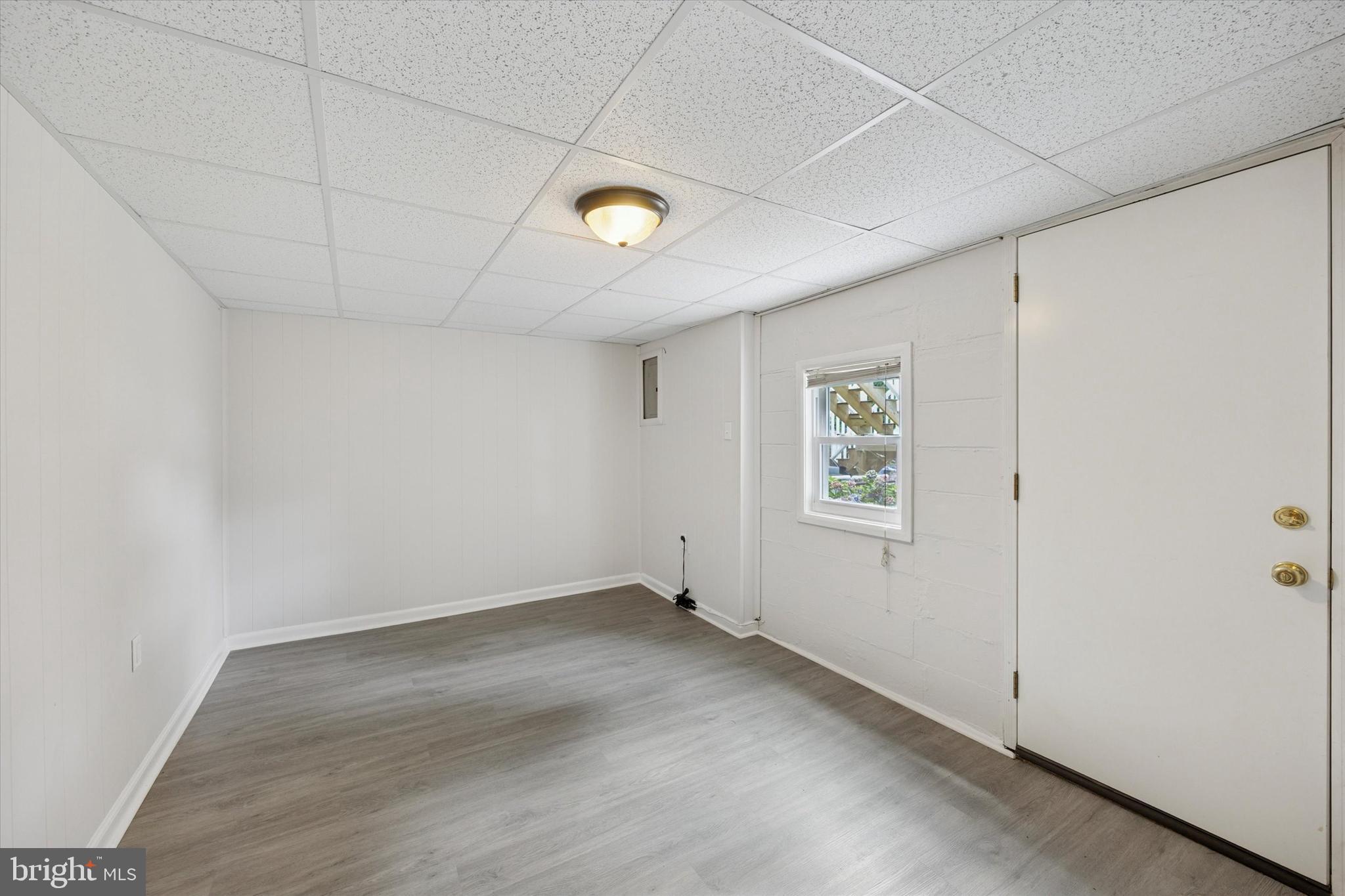 12136 Sweet Briar Road Philadelphia, PA 19154 - Photo 23 of 33 a view of room with window and ceiling fan