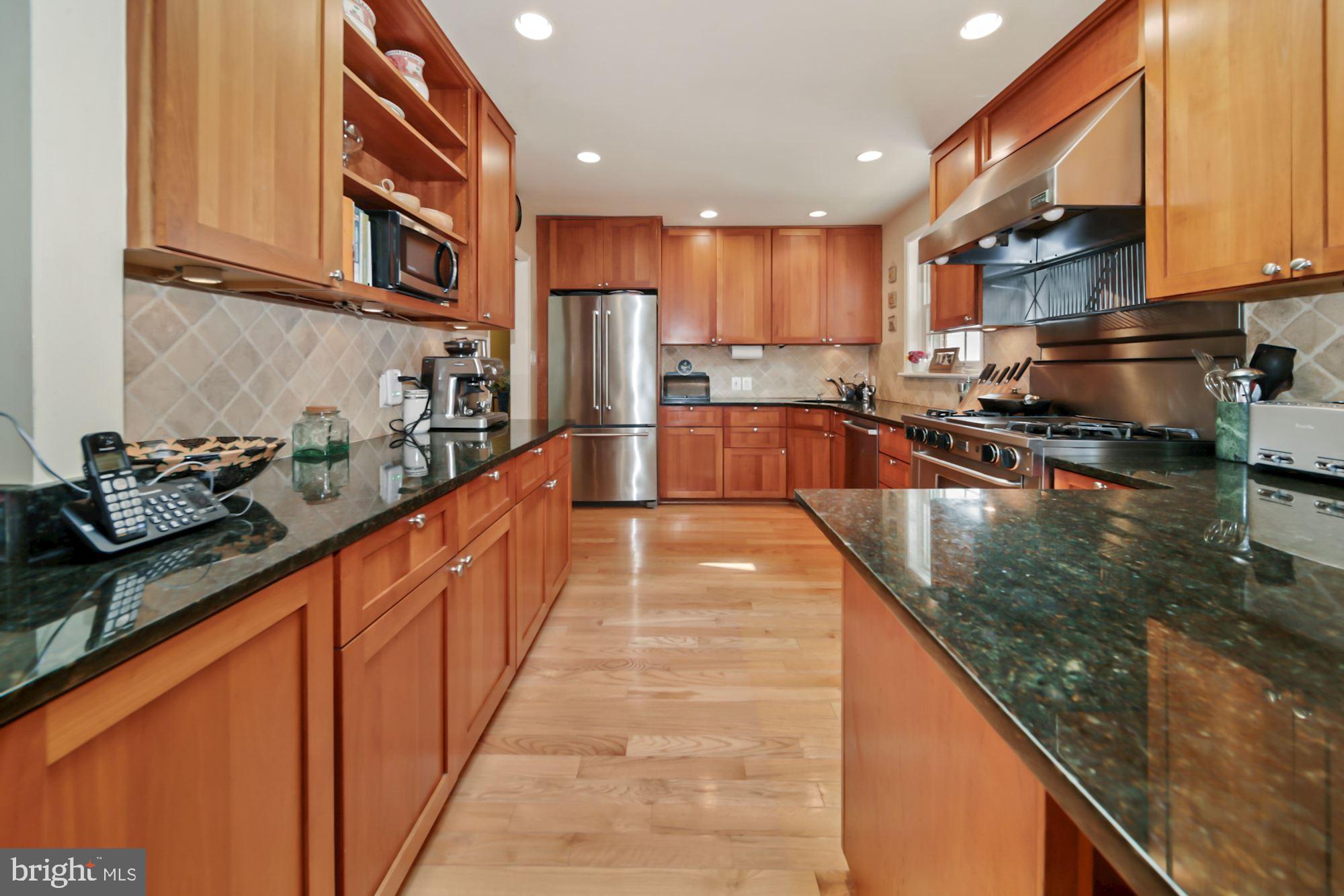 6002 Winnebago Road Bethesda, MD 20816 - Photo 13 of 54 Four-burner gas range w/ grill & electric oven