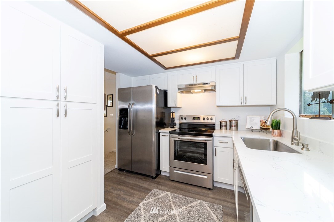 11707 Southeast 210th Place Kent, WA 98031 - Photo 2 of 13