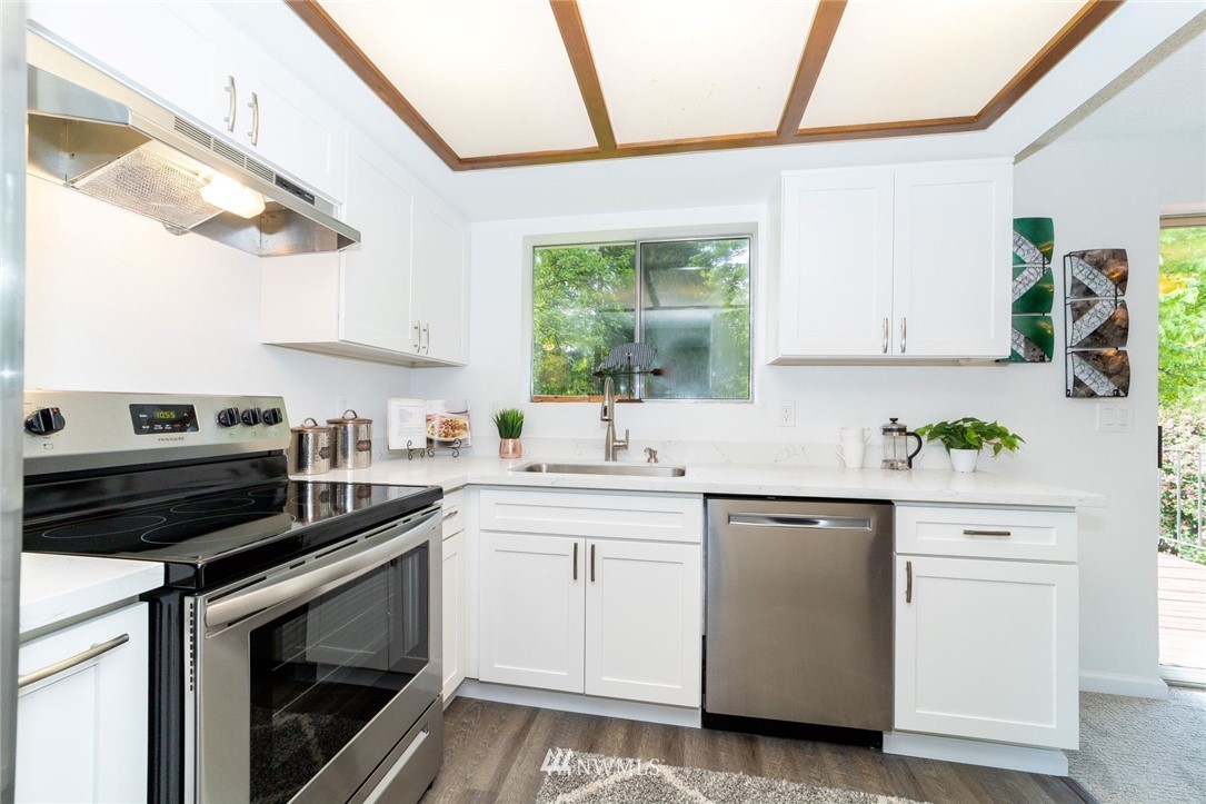 11707 Southeast 210th Place Kent, WA 98031 - Photo 3 of 13