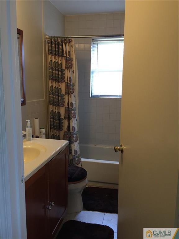 1623 Raspberry Court, Unit 1623 Edison, NJ 08817 - Photo 12 of 18 a bathroom with a sink and a bathtub
