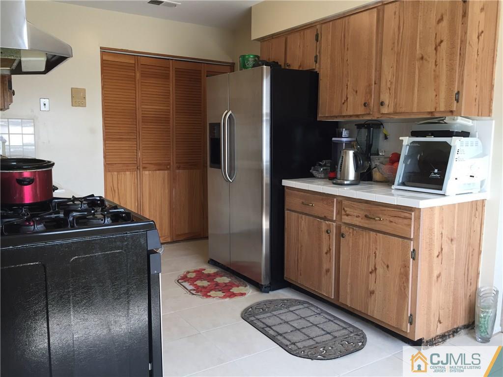 1623 Raspberry Court, Unit 1623 Edison, NJ 08817 - Photo 8 of 18 a kitchen with stainless steel appliances granite countertop a stove a refrigerator and a refrigerator