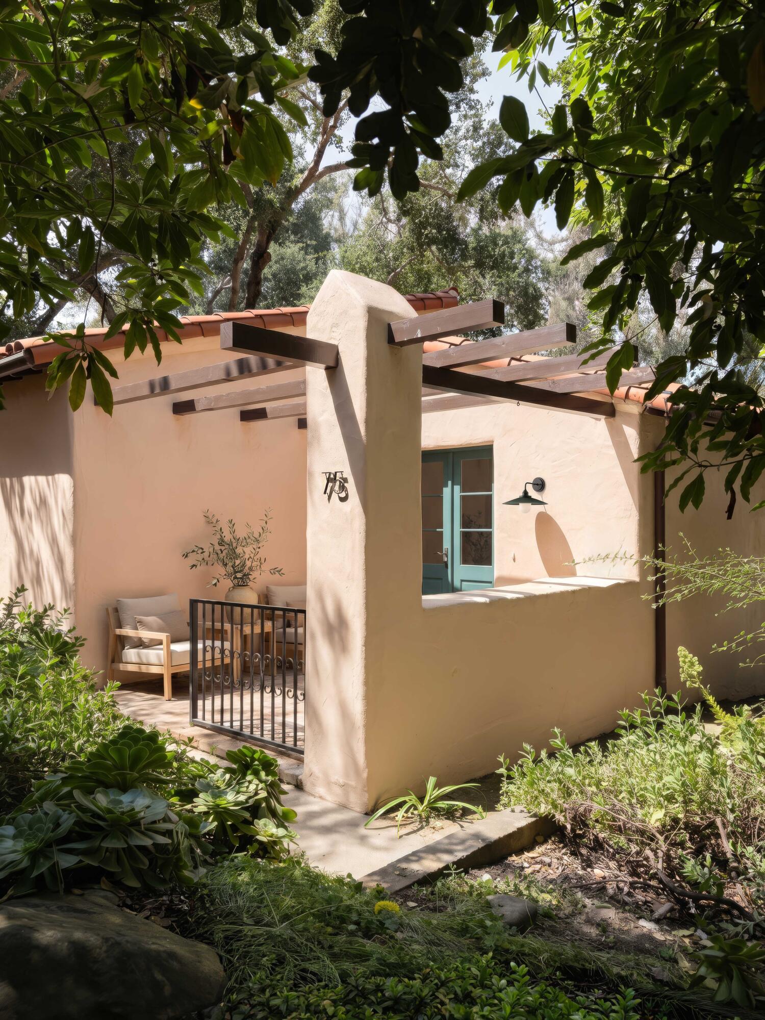 1070 Fairway Road, Unit B Montecito, CA 93108 - Photo 9 of 9 01 - Entry copy