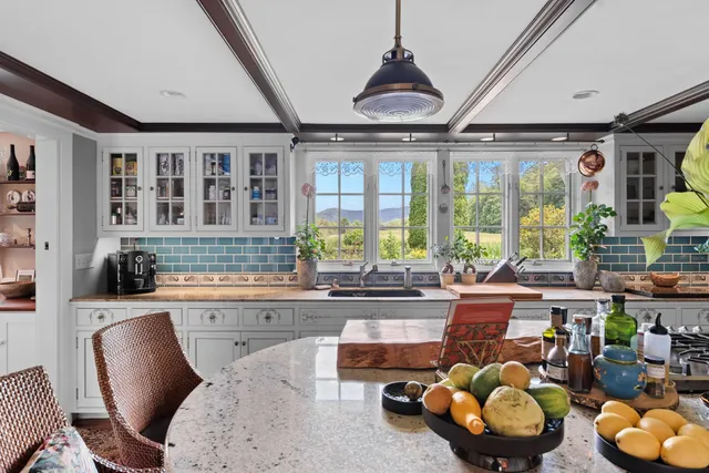 $2,500,000 | 594 Highway 10, Orford, NH 03777