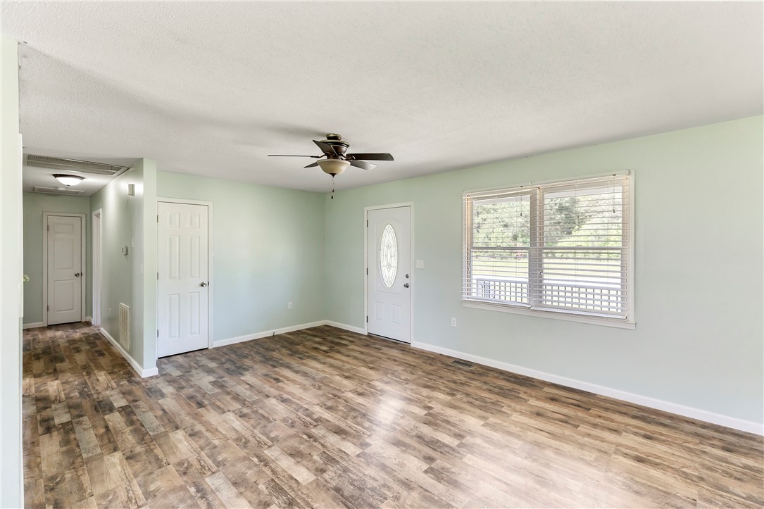 6315 Dobbins Bridge Road Anderson, SC 29626 - Photo 5 of 23