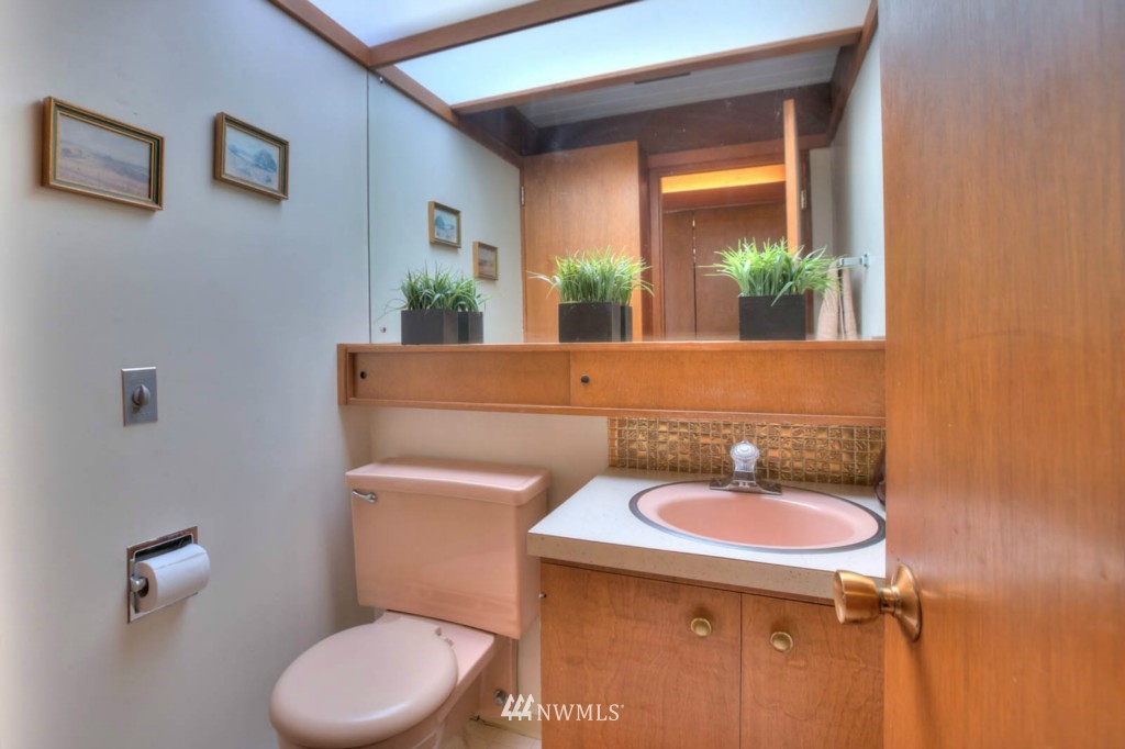 255 Seneca Avenue Northwest Renton, WA 98057 - Photo 10 of 21