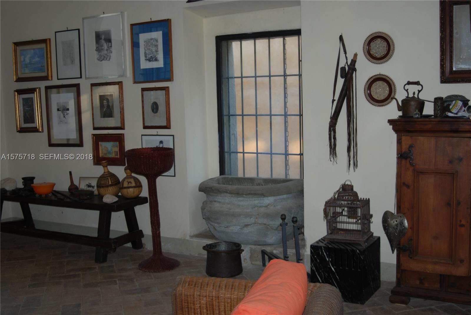 0 Unita Immobiliare In undefined, FL 0 - Photo 17 of 46 a living room with furniture and a clock