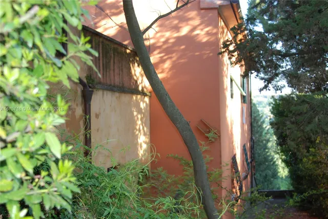 a view of a house with a tree