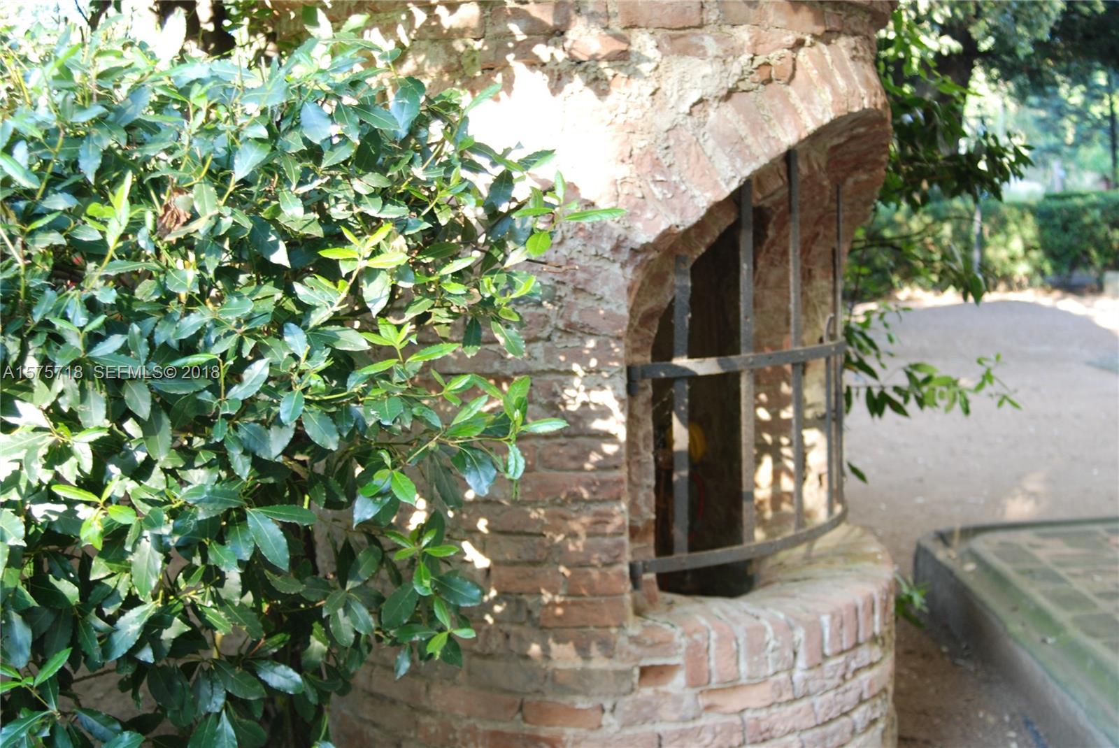 0 Unita Immobiliare In undefined, FL 0 - Photo 10 of 46 a close view of shrubs