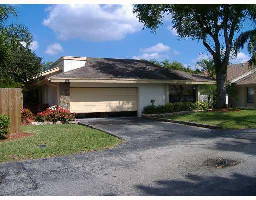 125 Laurel Road, Unit 125 Hollywood, FL 33021 - Photo 1 of 9 Exterior Front