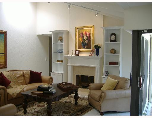 125 Laurel Road, Unit 125 Hollywood, FL 33021 - Photo 3 of 9 Living Room
