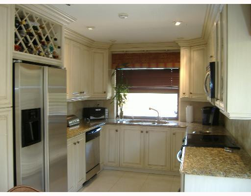 125 Laurel Road, Unit 125 Hollywood, FL 33021 - Photo 5 of 9 Kitchen