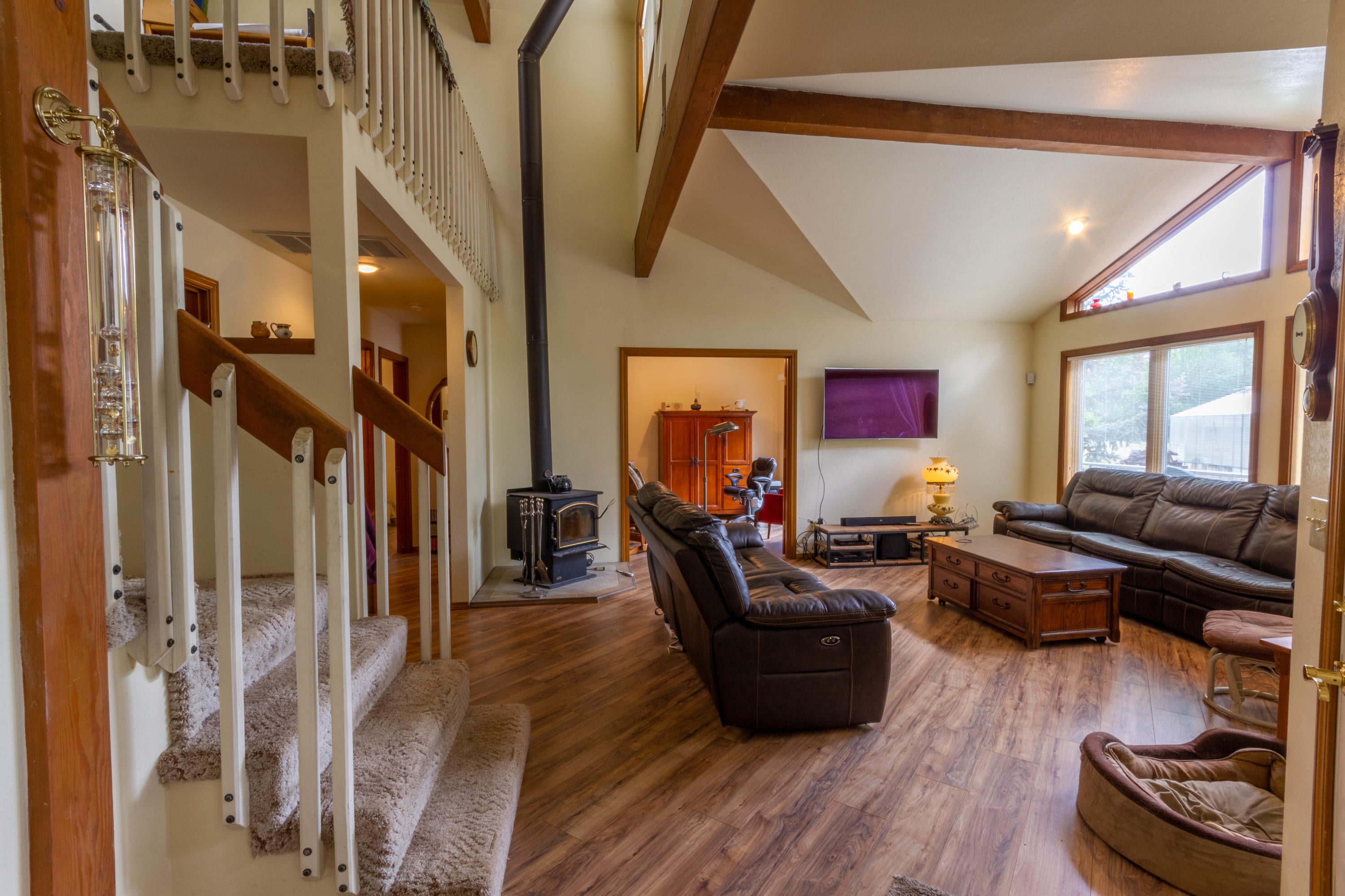 6166 Beagle Road White City, OR 97503 - Photo 26 of 47 Living room
