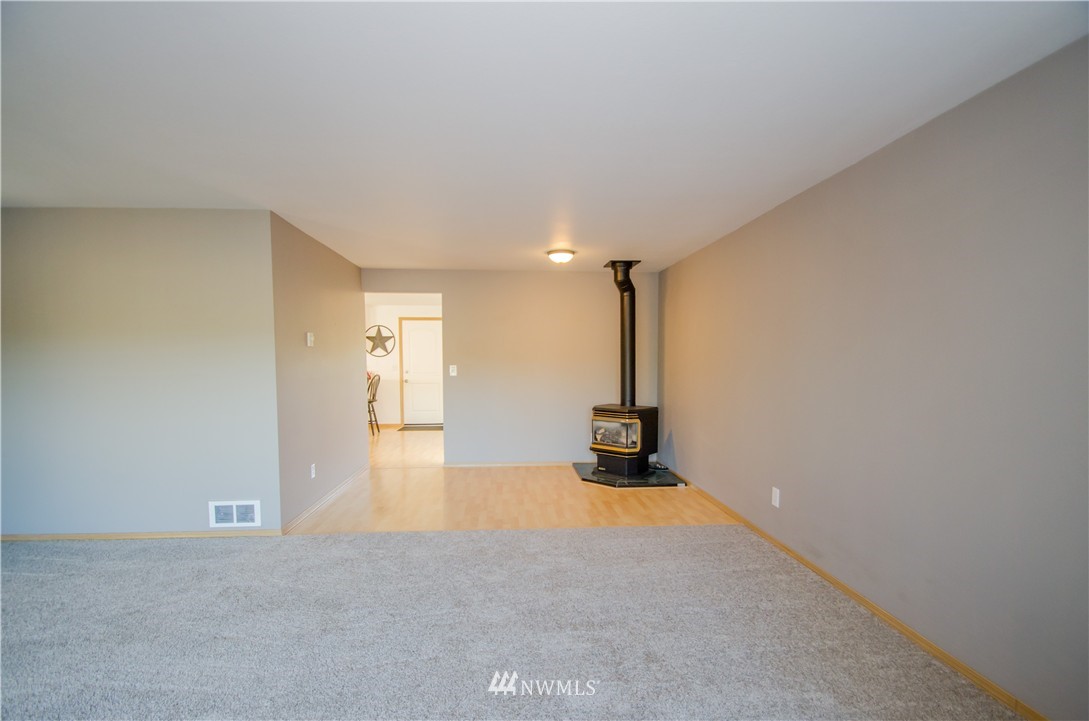 21611 Hobson Road Southwest Centralia, WA 98531 - Photo 6 of 25 Gallery Image 6